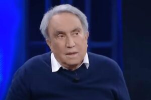 Napoli in lutto, se ne è andato così: passione e lacrime 2 Emilio Fede