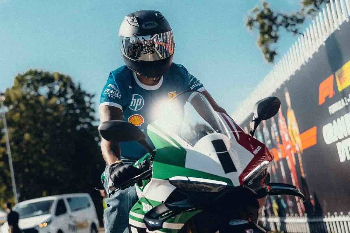 Hamilton in Ducati, novità pazzesca per la F1 2 Hamilton in Ducati